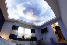 Printed sky in bedroom
