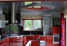 High gloss ceiling in kitchen