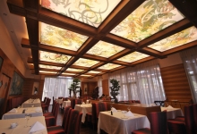 Restaurant with ceiling print