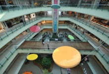 Light panels in shopping mall