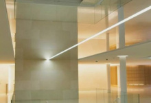 Room with mirror ceiling